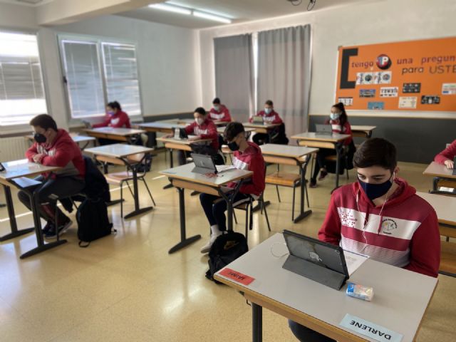 Miquel Roca, participa en el proyecto educativo: Tengo una pregunta para usted - 8