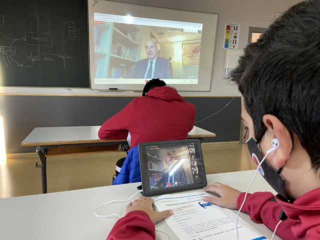 Miquel Roca, participa en el proyecto educativo: Tengo una pregunta para usted - 9