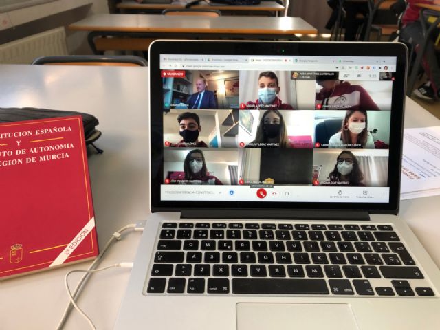 Miquel Roca, participa en el proyecto educativo: Tengo una pregunta para usted - 12