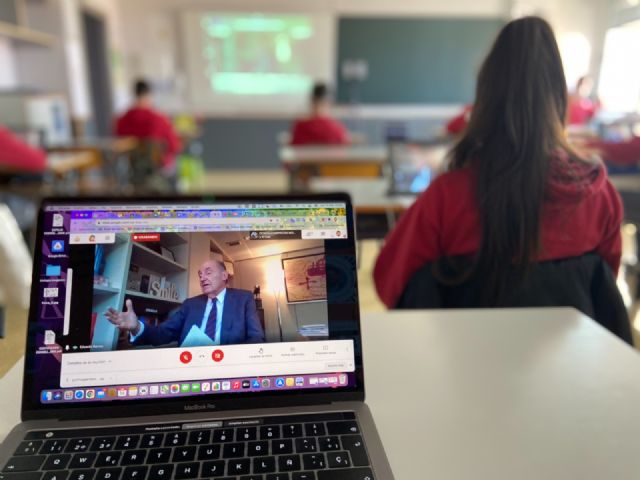 Miquel Roca, participa en el proyecto educativo: Tengo una pregunta para usted - 14