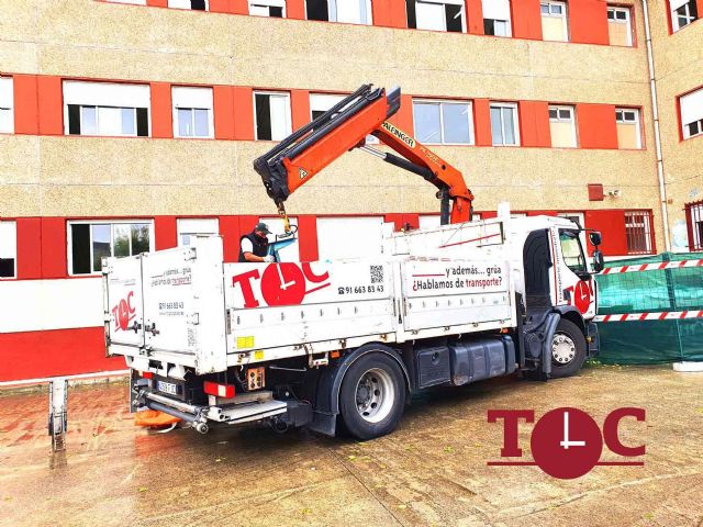 Top Courier ofrece un servicio de camión grúa adaptado a las necesidades de cada empresa - 1, Foto 1