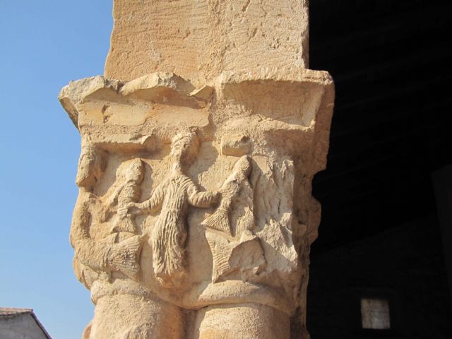 Iglesia de la Asunción de Pinilla de Jadraque: el misterio del capitel de los tritones - 1, Foto 1