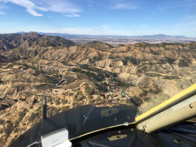 Rescatan en helicóptero a una senderista accidentada en el paraje Los Mamellones - 1, Foto 1
