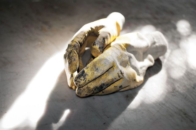 Los guantes son un equipo esencial en trabajos industriales, según Suministros Tomás Beltrán - 1, Foto 1