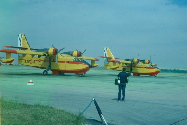 50º aniversario de la llegada de los primeros aviones anfibios Canadair CL-215 para luchar contra incendios forestales - 1, Foto 1