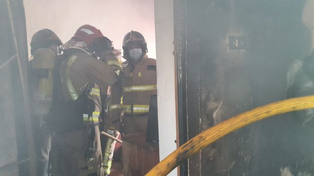 Bomberos apagan un incendio de vivienda en Molina de Segura - 1, Foto 1