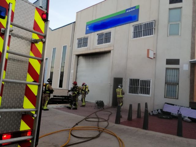Incendio en una nave de Auto Recambios en Fuente Álamo - 1, Foto 1