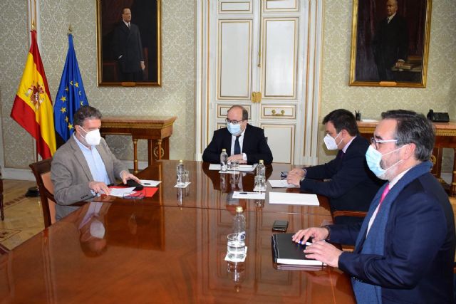 Iceta: Reconocemos el esfuerzo de las empleadas y empleados públicos, que durante la pandemia han salido fortalecidos en su imagen, en su trabajo y en su importancia - 1, Foto 1