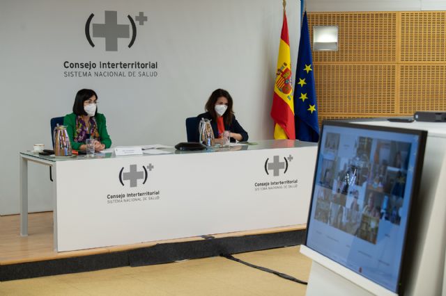 El Consejo Interterritorial del SNS acuerda reiniciar la vacunación con AstraZeneca y ampliar hasta los 65 años el límite de edad para su administración - 1, Foto 1