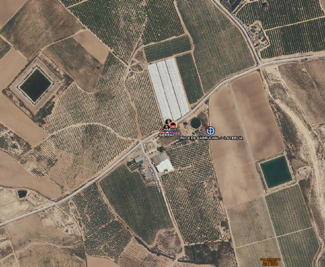 Rescatado y trasladado al hospital el conductor de un turismo herido al colisionar con un autobús - 1, Foto 1