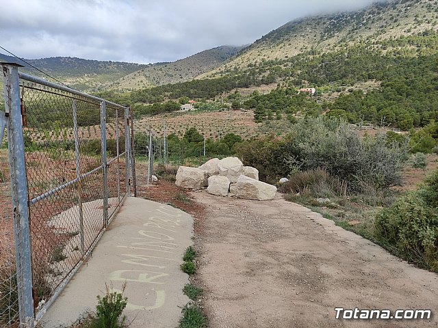 Vecinos del Purgatorio presentan al ayuntamiento ms de 1200 firmas por el corte de un camino en Sierra Espua - 3