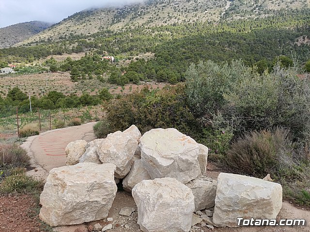 Vecinos del Purgatorio presentan al ayuntamiento ms de 1200 firmas por el corte de un camino en Sierra Espua - 4