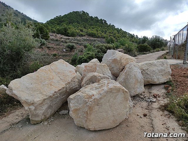 Vecinos del Purgatorio presentan al ayuntamiento ms de 1200 firmas por el corte de un camino en Sierra Espua - 6