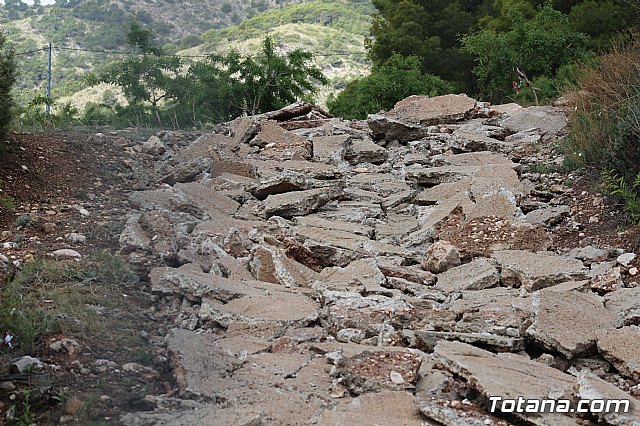 Vecinos del Purgatorio presentan al ayuntamiento ms de 1200 firmas por el corte de un camino en Sierra Espua - 12