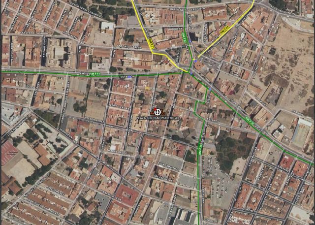 Trasladan al hospital a un trabajador caído de una escalera a una altura de 1,5m - 1, Foto 1