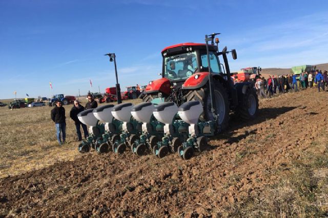 El Gobierno convoca las subvenciones destinadas a financiar avales por un valor de 3 millones de euros para la compra de maquinaria agrícola - 1, Foto 1