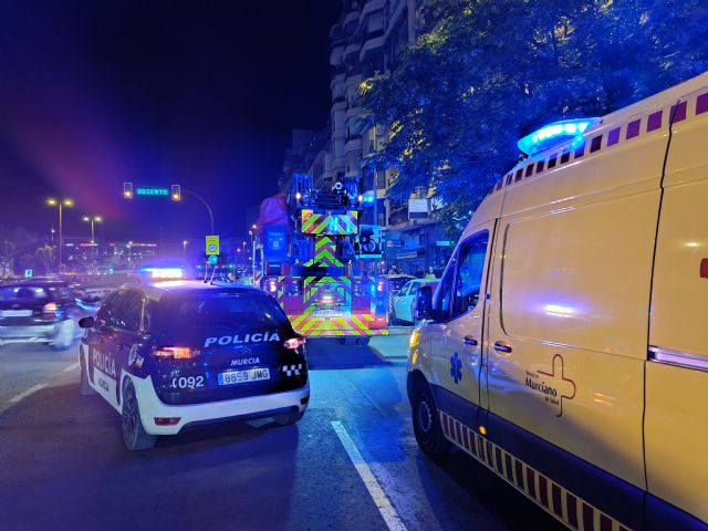 Tres personas afectadas por la inhalación de humo en el incendio de un piso en Murcia - 1, Foto 1