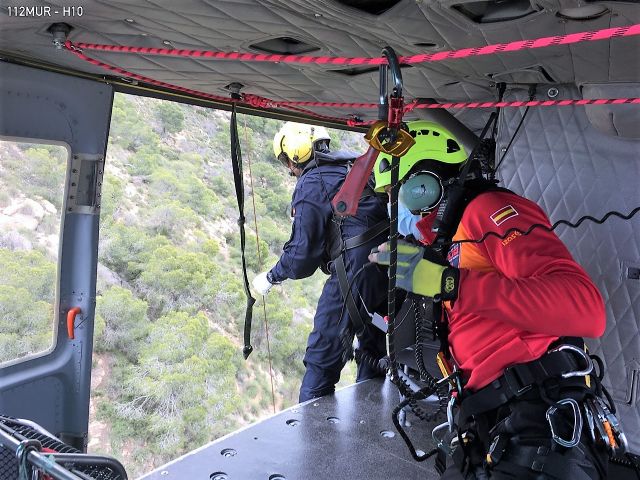 Rescatado por aire y trasladado al hospital un senderista herido en la Sierra de Columbares - 1, Foto 1