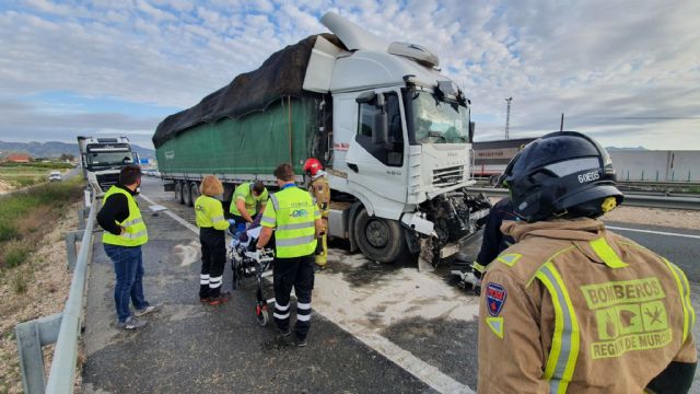 Herido un camionero en un accidente de tráfico en la autovía A-30, Fortuna - 1, Foto 1