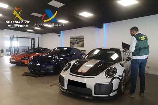 Desarticulada una organización criminal que defraudó siete millones de euros de IVA en el sector de la compraventa de vehículos usados - 1, Foto 1