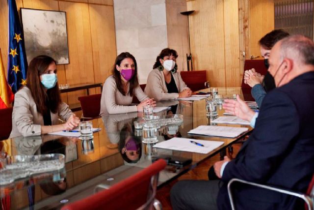 Irene Montero e Ione Belarra se reúnen con Javier Tebas para hablar sobre la prevención y lucha contra el racismo en el fútbol - 1, Foto 1