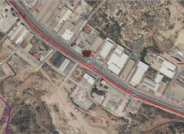 Bomberos sofocan incendio de un vehículo en el Polígono Industrial Cabezo Cortado - 1, Foto 1