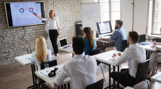 El sector de formación a empresas mejora durante el primer semestre según datos de Hexagone - 1, Foto 1