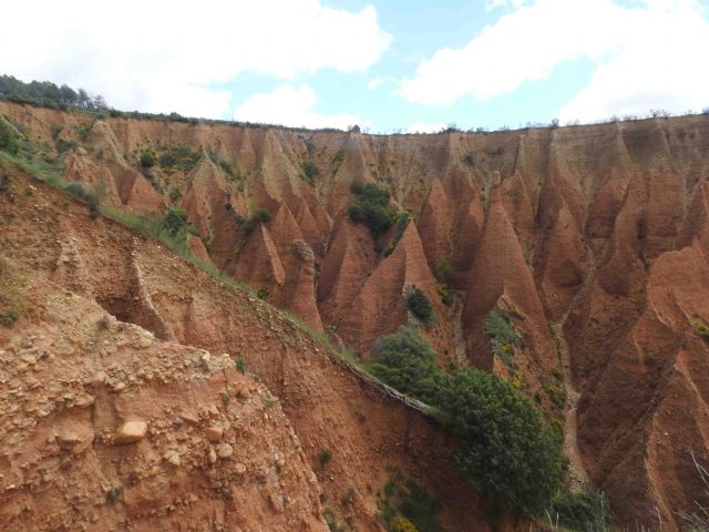 Las Chimeneas de Hadas, un espacio mágico en Valdepeñas de la Sierra - 1, Foto 1