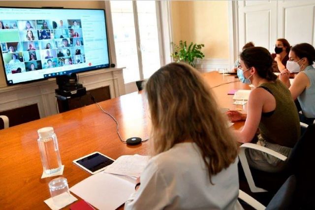 Irene Montero se reúne con un centenar de asociaciones y organizaciones feministas que trabajan en la lucha contra la violencia machista - 1, Foto 1