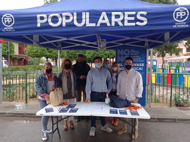 El PP recoge firmas en Alqueras en defensa del trasvase Tajo-Segura - 2