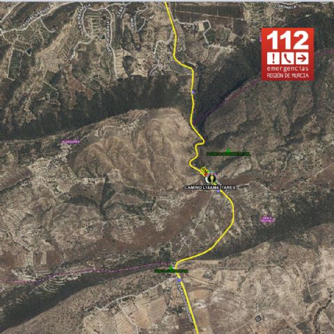 Servicios de emergencia atienden y trasladan a ciclista herido en Puerto de Garruchal, Murcia - 1, Foto 1