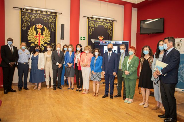 Robles: Las mujeres deben liderar los procesos de paz para solucionar los conflictos - 1, Foto 1