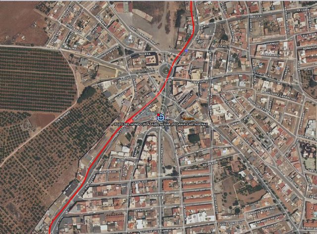 Servicios sanitarios atienden y trasladan a un herido en accidente de tráfico en el Algar (Cartagena) - 1, Foto 1