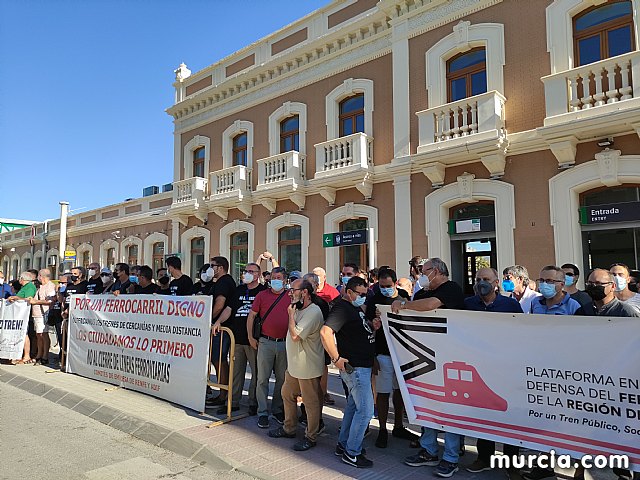 Movilizacin ciudadana para que no se cierren los trenes de cercanas Murcia-Lorca-guilas - 9