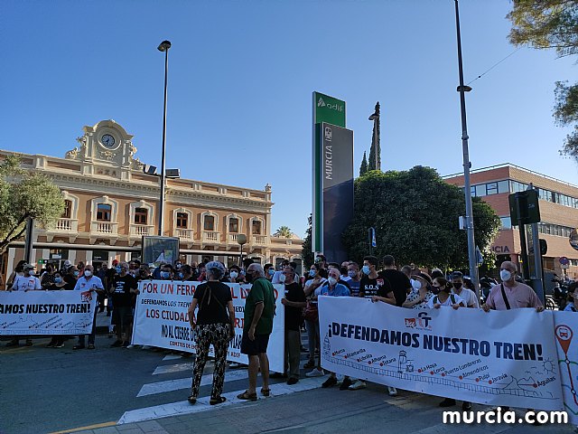 Movilizacin ciudadana para que no se cierren los trenes de cercanas Murcia-Lorca-guilas - 24