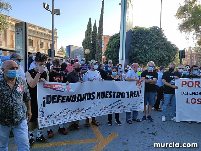 Movilizacin ciudadana para que no se cierren los trenes de cercanas Murcia-Lorca-guilas - 26