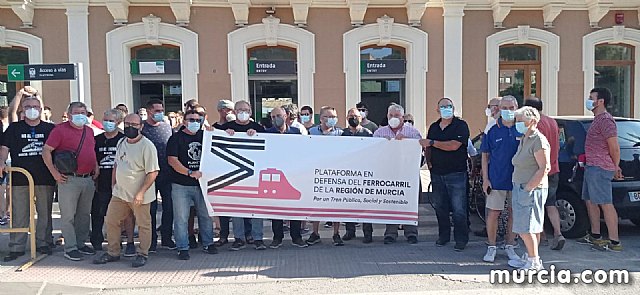 Movilizacin ciudadana para que no se cierren los trenes de cercanas Murcia-Lorca-guilas - 44
