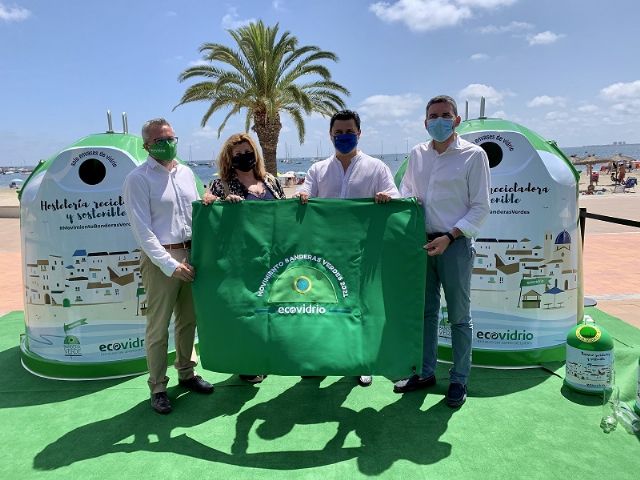 Ecovidrio presenta en San Javier la campaña Banderas Verdes que premiará la recogida de vidrio durante el verano en cinco municipios  costeros murcianos - 1, Foto 1