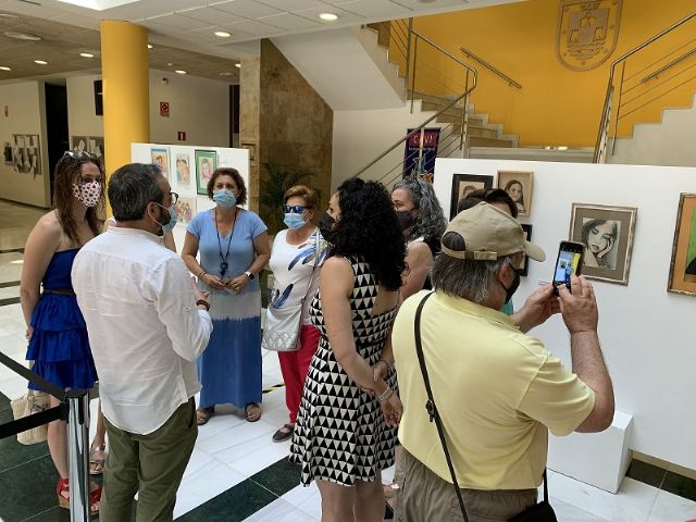 El taller municipal de pintura lleva sus obras al vestíbulo del Ayuntamiento de San Javier - 1, Foto 1