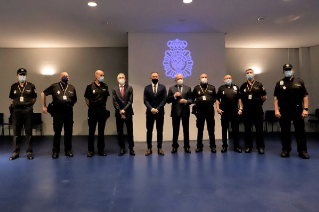 El ministro del Interior visita la 11ª Zona de la Guardia Civil y la comisaría de la Policía Nacional de Betoño, en Vitoria-Gasteiz - 1, Foto 1