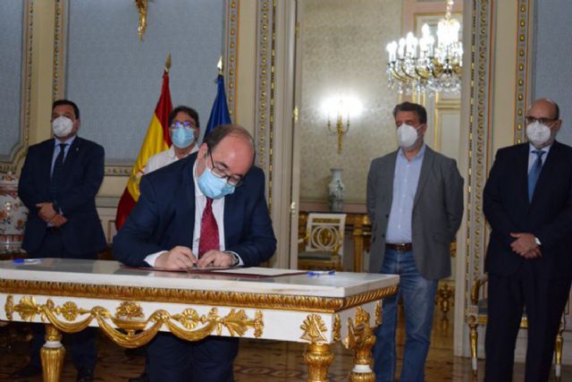 El Gobierno acuerda con los sindicatos CC.OO, UGT y CSIF el Plan de choque para reducir la temporalidad en las administraciones públicas - 1, Foto 1