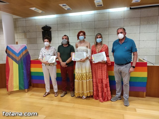 Entregan los galardones del II Concurso Literario LGTBI de Microrrelatos y Poesa, al que se han presentado 196 trabajos entre ambas modalidades - 18