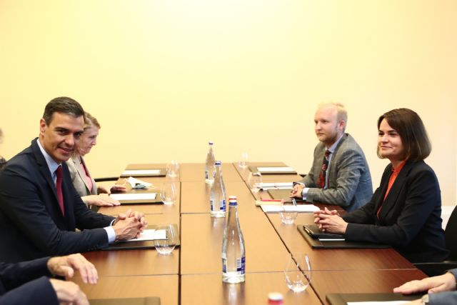 El presidente del Gobierno se reúne con la opositora bielorrusa Svetlana Tijanóvskaya - 1, Foto 1