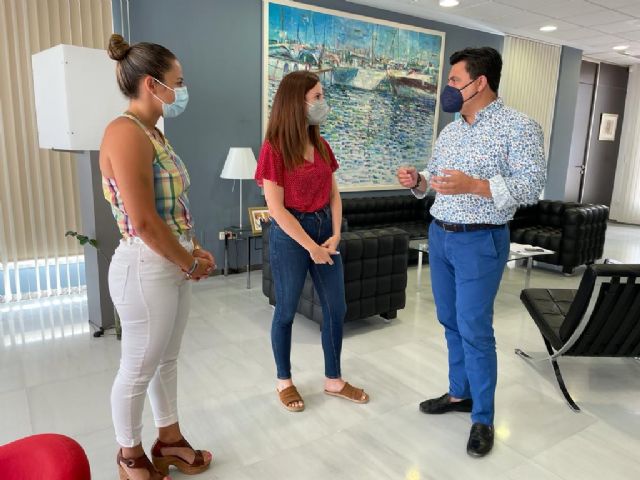 El alcalde y la presidenta del Consejo Local de la Juventud firman la renovación de colaboración entre el Ayuntamiento y la entidad juvenil - 1, Foto 1