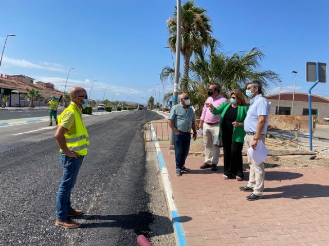 El Ayuntamiento repara el firme y crea un nuevo cruce semafórico en el tramo de la antigua N-332 a su paso por Euro-Roda - 1, Foto 1