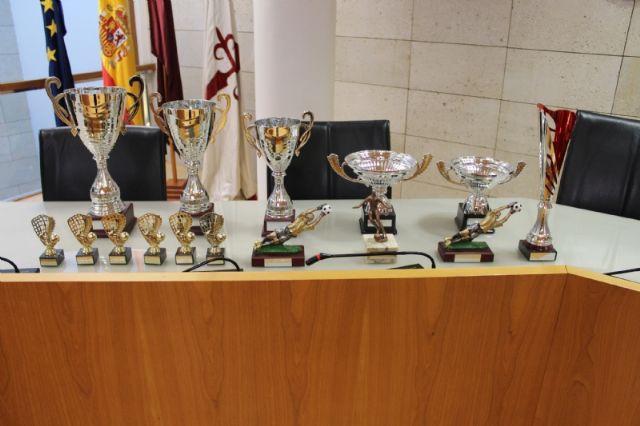 Entregan los trofeos de la Liga de Ftbol Enrique Ambit Palacios y la Copa Ftbol Aficionado Juego Limpio de la temporada 2021 - 17