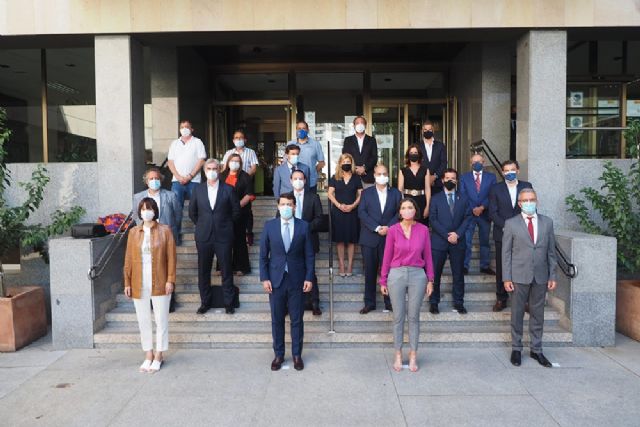 Reyes Maroto analiza en la Mesa de la Automoción el PERTE para el vehículo eléctrico y conectado - 1, Foto 1