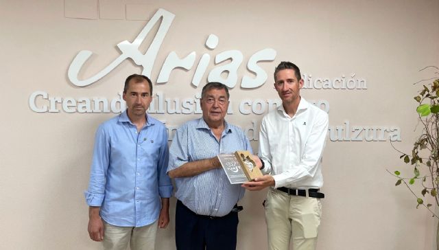 Toy Planet entrega su Pin de Oro 2021 a Muñecas Arias - 1, Foto 1