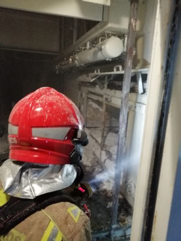 Bomberos apagan el incendio declarado en el secadero de una fábrica de golosinas de Molina de Segura - 1, Foto 1