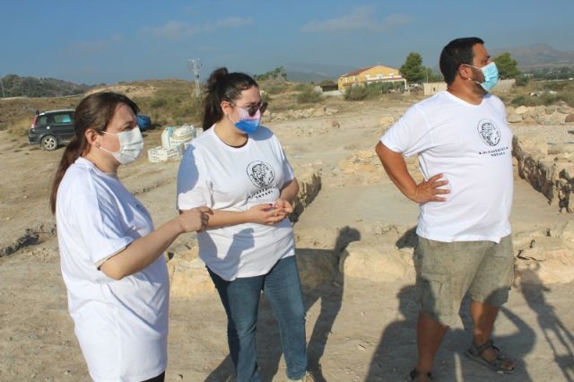 Cerca de una veintena de voluntarios participan hasta maana en el VIII Campo de Trabajo Arqueolgico en el yacimiento Las Cabezuelas - 18